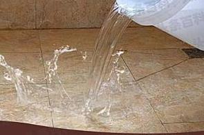 双柏漏水维修 免砸砖防水材料该如何施工